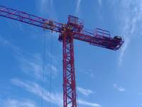 Grúa torre de construcción compacta sin cabina de 1.5T y 25M con joystick de control remoto, motor de ascenso interno y caja de cambios HS2506P