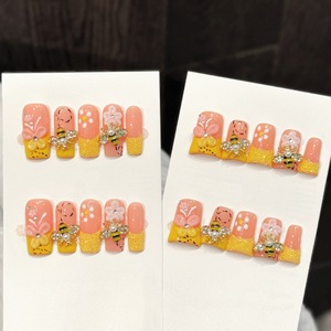 Manicura Francesa de Lujo <span class=keywords><strong>con</strong></span> Degradado de Diamantes Brillantes y Patrones Florales Intrincados, <span class=keywords><strong>Uñas</strong></span> Postizas Hechas a Mano - Product Image 5