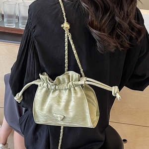 กระเป๋าสะพายข้างสำหรับผู้หญิงสไตล์วินเทจสไตล์จีนใหม่กระเป๋าสะพายไหล่เส้นเดียวพับได้โซ่ประดับลูกปัดมุกแฟชั่นซับในโพลีเอสเตอร์ - Product Image 3