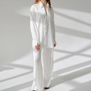Pyjamas en soie personnalisés pyjamas de créateur deux pièces dame femmes, pyjamas en satin vêtements de nuit assortis pour couple/ - Product Image 6