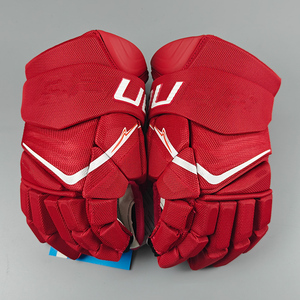 Gants de hockey sur glace en maille rouge, noir et blanc avec fermeture auto-agrippante, matériaux composites durables et légers, équipement de protection pour adultes - Product Image 3