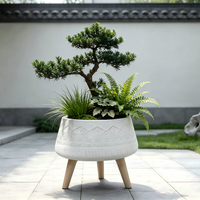 Jardinière surélevée moderne en fibre de verre avec pieds, pot à fleurs géométrique en relief pour patio, jardin, balcon