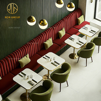 Ensemble de mobilier moderne et durable pour café, restaurant, avec table demi-cercle incurvée en marbre, banquette et chaise