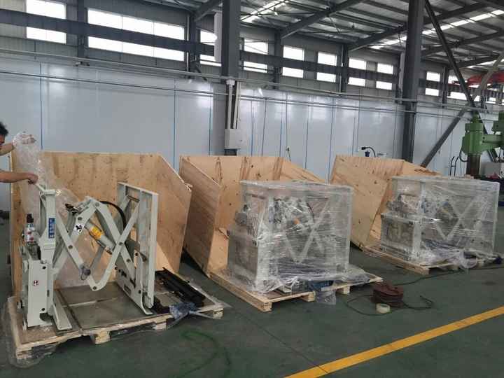 Forklift Attachment Push-pull Device, Through the Slip Sheet Easily Push and Pull Goods, Improve the Efficiency of the Forklift