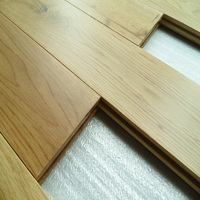 Parquet massif en chêne blanc de style populaire à bas prix d'usine Parquet en bois dur Plancher de luxe léger pour bureau d'hôtel