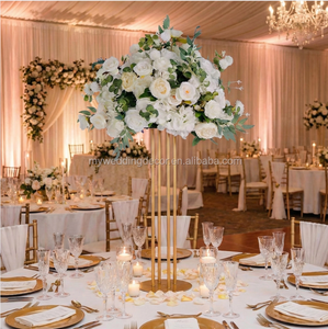 K26 Décorations de table de mariage modernes et durables de haute qualité, arche en métal doré de 90 cm avec support à fleurs pour accessoires de dîner aux chandelles - Product Image 1