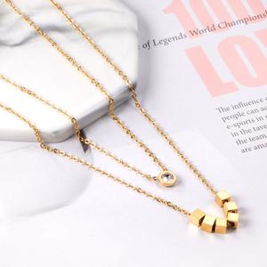 Collier à double pendentif en acier inoxydable plaqué or 18 carats pour femme, bijoux personnalisés - Product Image 1