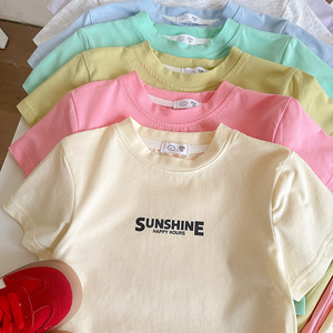 Vente en gros de tenues d'été pour filles en 2 pièces, ensemble t-shirt à manches courtes et short de couleur unie, ensemble de vêtements décontractés pour enfants - Product Image 2