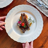 Ensemble d'assiettes en céramique élégantes à bord festonné, assiettes blanches pour mariage, événements, dessert et dîner, pour la décoration de table
