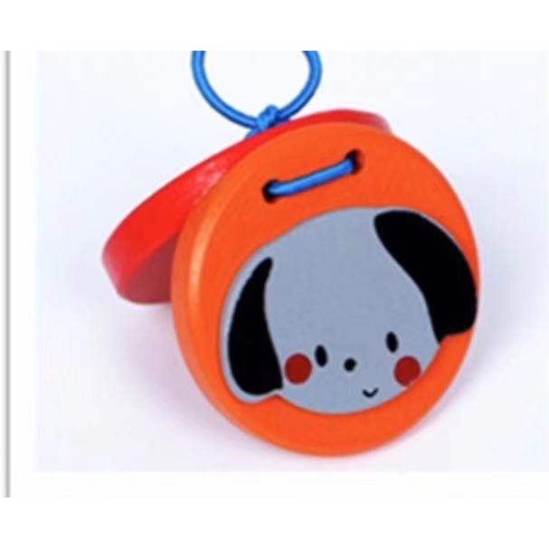 Una tabla de baile de cachorros de madera.