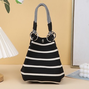 Grand <span class=keywords><strong>sac</strong></span> seau tissé en maille, mignon et spacieux, pour la plage, le travail, les trajets quotidiens ou une utilisation décontractée, avec deux boucles magnétiques ouvertes et poignées. - Product Image 6