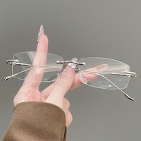 QUEJOEY Nouvelle Monture de Lunettes en Métal à Coupe Diamant pour Femme, Ultra Légère, Prête pour Verres Optiques, Verres Transparents, Tendance