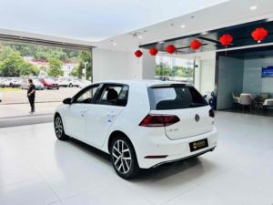 Volkswagen <span class=keywords><strong>Golf</strong></span> <span class=keywords><strong>2017</strong></span> Modèle 230TSI Turbo Automatique Confort Million Véhicule Édition Commémorative Conduite à Gauche R16 Tissu Foncé - Product Image 3
