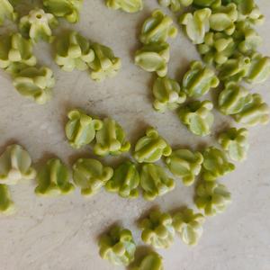 热销皇冠花珠 雕刻渐变绿色夏威夷皇冠花树脂珠 - Product Image 2