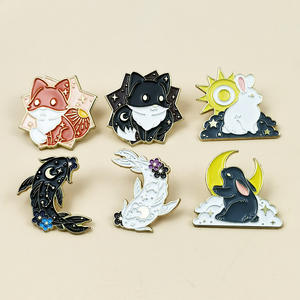 Broche Poisson Yin-<span class=keywords><strong>Yang</strong></span> Style Ancien, Badge Métallique Créatif Personnalisé Soleil Lune Lapin Renard pour Décoration de Sac à Dos - Product Image 1