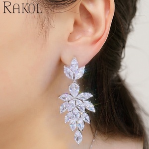 RAKOL EP2168 Juego de Aretes de Latón con Circonita de Cristal en Forma de Hoja, Joyería de Lujo de Alta Calidad, Entrega - Product Image 2