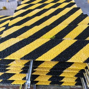 Bande de roulement d'escalier antidérapante FRP avec plaque abrasive jaune Service de traitement de coupe personnalisable - Product Image 5
