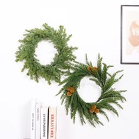Vente en gros, guirlande d'aiguilles de pin artificielles, plusieurs styles, aiguilles de pin en plastique artificielles vertes pour la décoration de Noël et de la maison