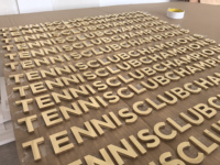 Lettres en laiton massif poli de 5 mm d'épaisseur, sur mesure en gros, miroir de luxe, fabricant de plaques de porte d'entreprise haut de gamme et de signalétique de bâtiment