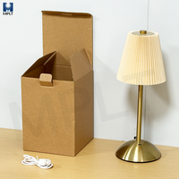 Lampe de table en métal en tissu moderne rechargeable la plus vendue charge USB pour chambre à coucher chevet restaurant décorer lumière d'ambiance