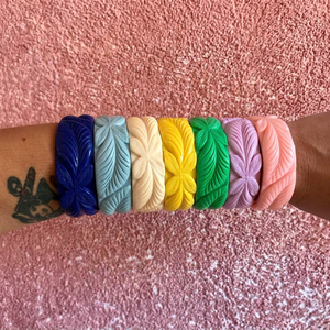 Bracelet et collier élégants en résine faits à la main pour femmes bijoux faits à la main à la mode - Product Image 1