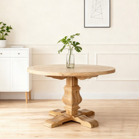 Ensemble de chaises de salle à manger commerciales avec table en bois à chevrons et détails rivetés, mobilier de restaurant contemporain, durable et personnalisable