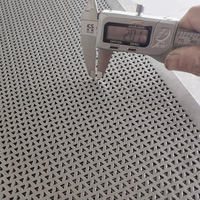 Tôle décorative perforée en aluminium DXR 2 mm, motif nid d'abeille triangulaire, panneau à trous décalés pour façade, plafond et écran