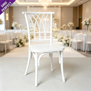 Chaise de banquet luxueuse en résine plastique blanche sur mesure, avec garniture dorée et décorations sculptées, pour hôtel, mariage, réception ou événement. - Product Image 5