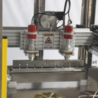 Machine de découpe de gâteaux roulés miniatures à ultrasons, ligne de production automatique en acier inoxydable avec nettoyage automatique et sécurité
