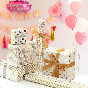 Emballage de cadeau de Noël pour fête d'anniversaire avec marquage à chaud de luxe personnalisé 80g 43x300 cm Papier d'emballage pour boîte de cosmétique - Product Image 5