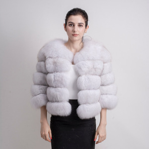 YY1801 本物の天然キツネの毛皮を使用したクロップドジャケット - Product Image 1