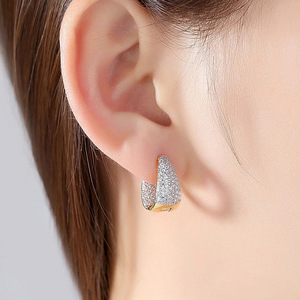 Boucles d'oreilles triangulaires simples pour femmes, accessoires d'oreille géométriques pour usage quotidien - Product Image 3