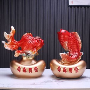 Figuras de peces dorados esculpidos de resina epoxi artística Lucky Koi para vino de oficina y gabinetes de TV decoración del hogar - Product Image 4