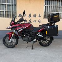 Moto d'aventure Benelli TRK251 249cc avec éclairage LED complet et tableau de bord numérique, Motos à essence
