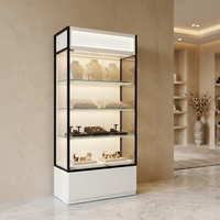 Vitrine de présentation verticale de luxe pour bijoux, cadre en métal noir, verre transparent, éclairage LED, étagères, armoire blanche avec serrure et clé