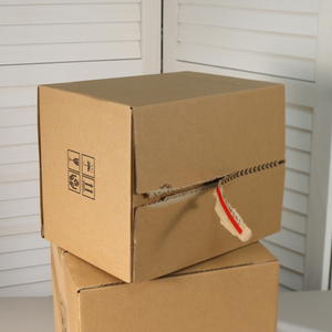 Caja de Regalo de Cartón Corrugado Plegable para Envíos, con Cinta Adhesiva Impresa, Autosellable, con Logotipo Personalizable - Product Image 1