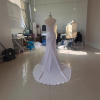 Gaun pengantin model halter fishtail untuk pengantin wanita, ramping dan pas di badan, terbuat dari renda satin Prancis.