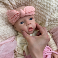 URCHOICE Poupée Reborn Fille Mignonne 46cm en Silicone Souple avec Bouche Ouvrable et Peau Peinte en 3D – Jouet Tendance pour Anniversaire d'Enfant