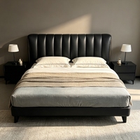 Lit de chambre moderne avec dossier en cuir écologique souple et cadre en bois, idéal pour appartement et hôtel
