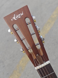 Guitare à résonateur Aiersi, corps en laiton mat, tricone, 6 cordes en acier, avec étui rigide en mousse - Product Image 3