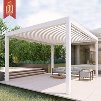 Pergola motorisée murale moderne pour jardin extérieur, pergola bioclimatique en aluminium à lames orientables avec écran motorisé et éclairage LED