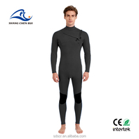 Combinaison de plongée professionnelle pour les athlètes et les équipes de sports nautiques, design aérodynamique, protection thermique et construction durable