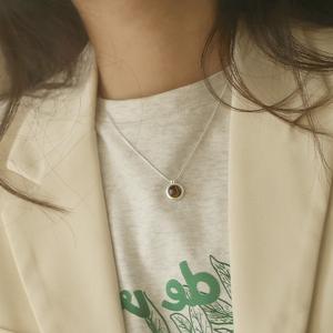 Collar de Plata de Ley S925 con Baño de Oro de 14K, Mini Lazo de Amor, Gota de Aceite Negra, Estilo Coreano Simple y Versátil, Joyería de Nicho para Clavícula - Product Image 3