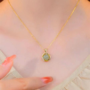 Livestream Hot Selling Titanium Steel Hetian Jade Necklace For Women Ins Inspired Niche Design Light Luxury Clavicle Chain - Product Image 4