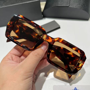 Nuovi Occhiali da Sole di Lusso Firmati Unisex, Montatura Quadrata Semplice Bianca in PC, con Logo per Donna - Product Image 5