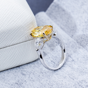 แหวนเพชรเม็ดเดี่ยวสีเหลืองทองคำขาว 18K รุ่น MSR-2012 จาก Messi Jewelry สำหรับผู้หญิง - Product Image 3