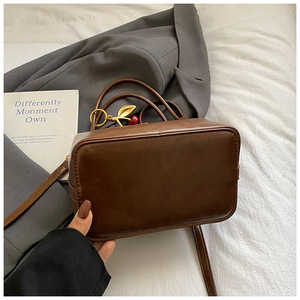 Borsa a Mano in Pelle PU con Design a Secchiello e Cerniera per Donne, Nuova Collezione 2026, <span class=keywords><strong>Borse</strong></span> a Spalla di <span class=keywords><strong>Lusso</strong></span> con Ciondolo a Ciliegia - Product Image 5