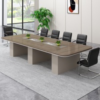 Ensemble de mobilier de bureau : table de conférence, table de réunion, tables et chaises de conférence modernes et minimalistes