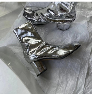 รองเท้าบูทหนังแท้แบบแยกนิ้วเท้าสำหรับผู้หญิง สไตล์อังกฤษ ส้นหนา ทรงเพรียว รุ่นเสริมส้นสูง ปี 2026 - Product Image 6