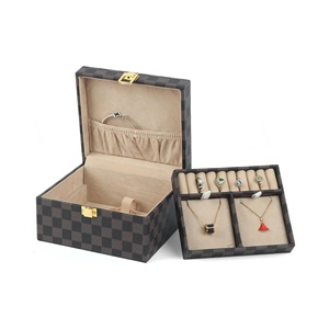 Caja de Joyería de Doble Capa con Diseño a Cuadros, Caja de Almacenamiento de Anillos, Aretes y Collares de Cuero PU, Estuche de Viaje de Gran Capacidad - Product Image 1